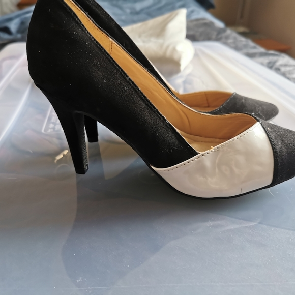 Avon Cushion walk Black + White Heels Size 6/6.5 - Picture 3 of 4